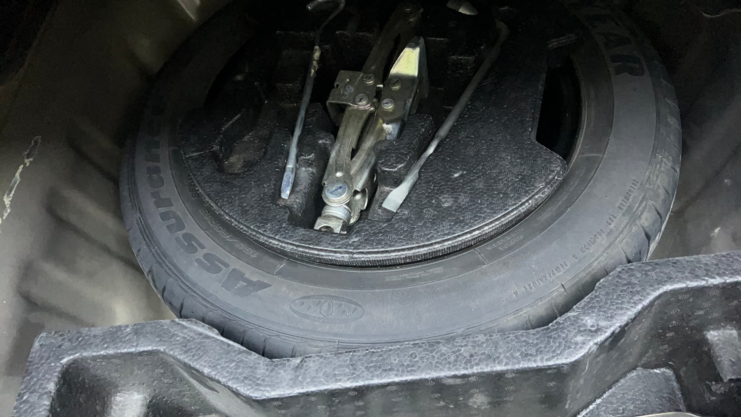 Used 2017 Maruti Suzuki Ciaz Alpha 1.4 MT Petrol Manual tyres SPARE TYRE VIEW
