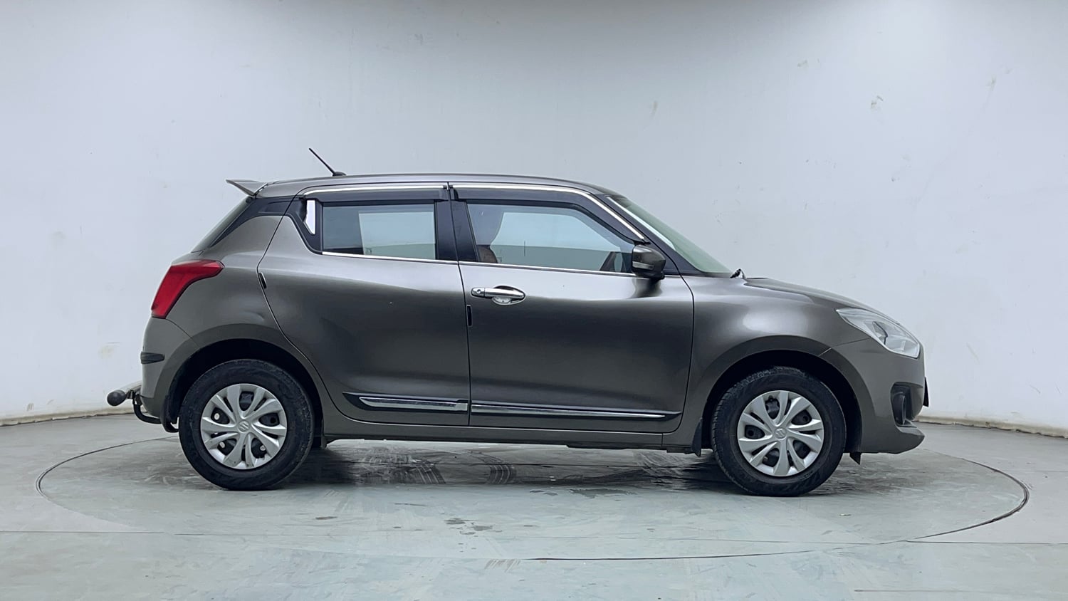 Used 2022 Maruti Suzuki Swift VXi Petrol Manual exterior RIGHT SIDE VIEW