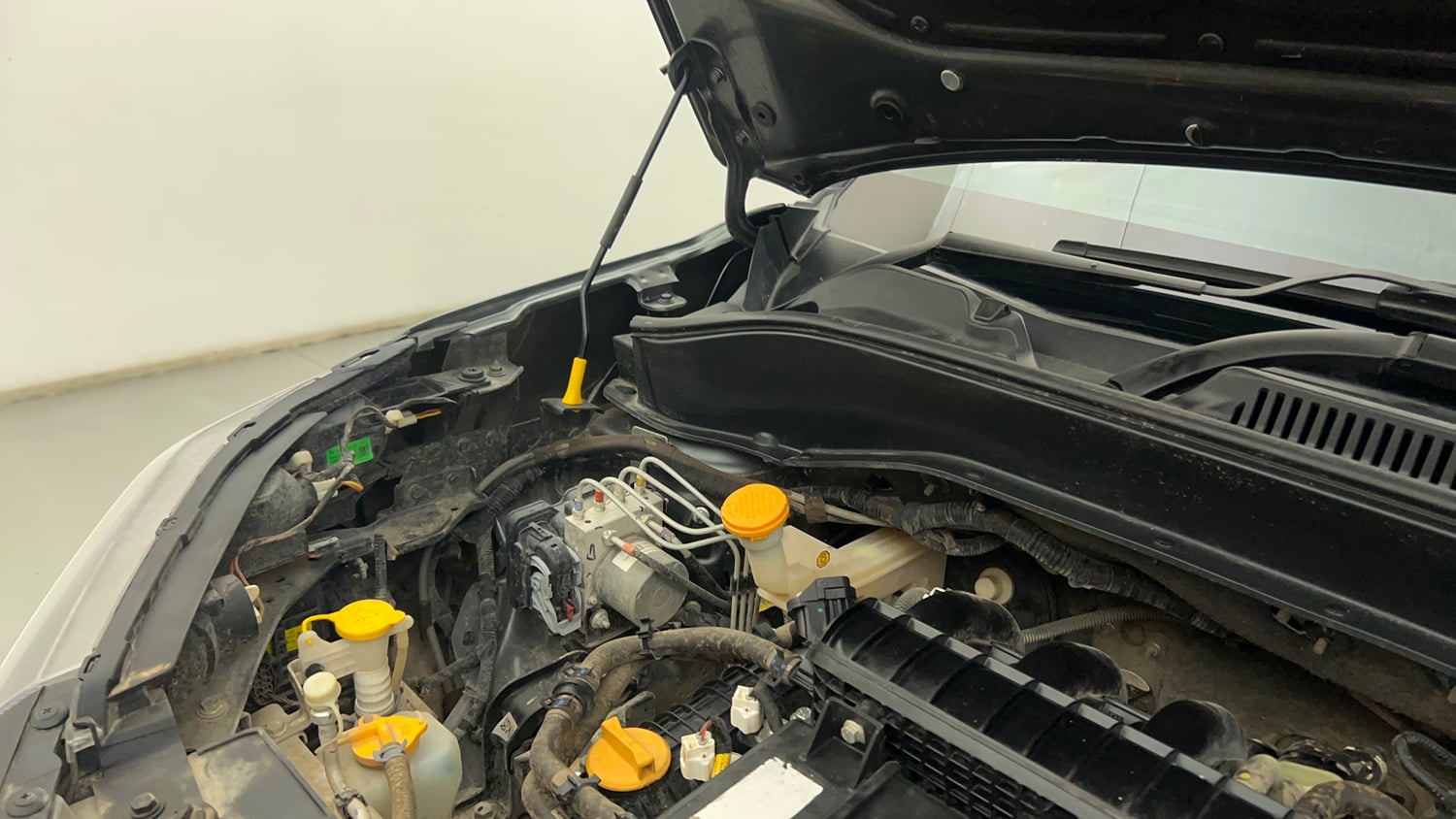Used 2026 Tata Punch Adventure CNG Automatic Cng Automatic engine ENGINE RIGHT SIDE HINGE & APRON VIEW