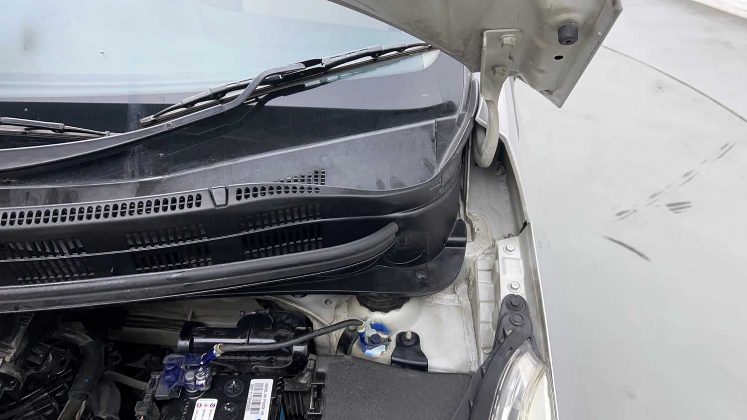 Used 2018 Hyundai Grand i10 Sportz (O) AT 1.2 Kappa VTVT Petrol Automatic engine ENGINE LEFT SIDE HINGE & APRON VIEW