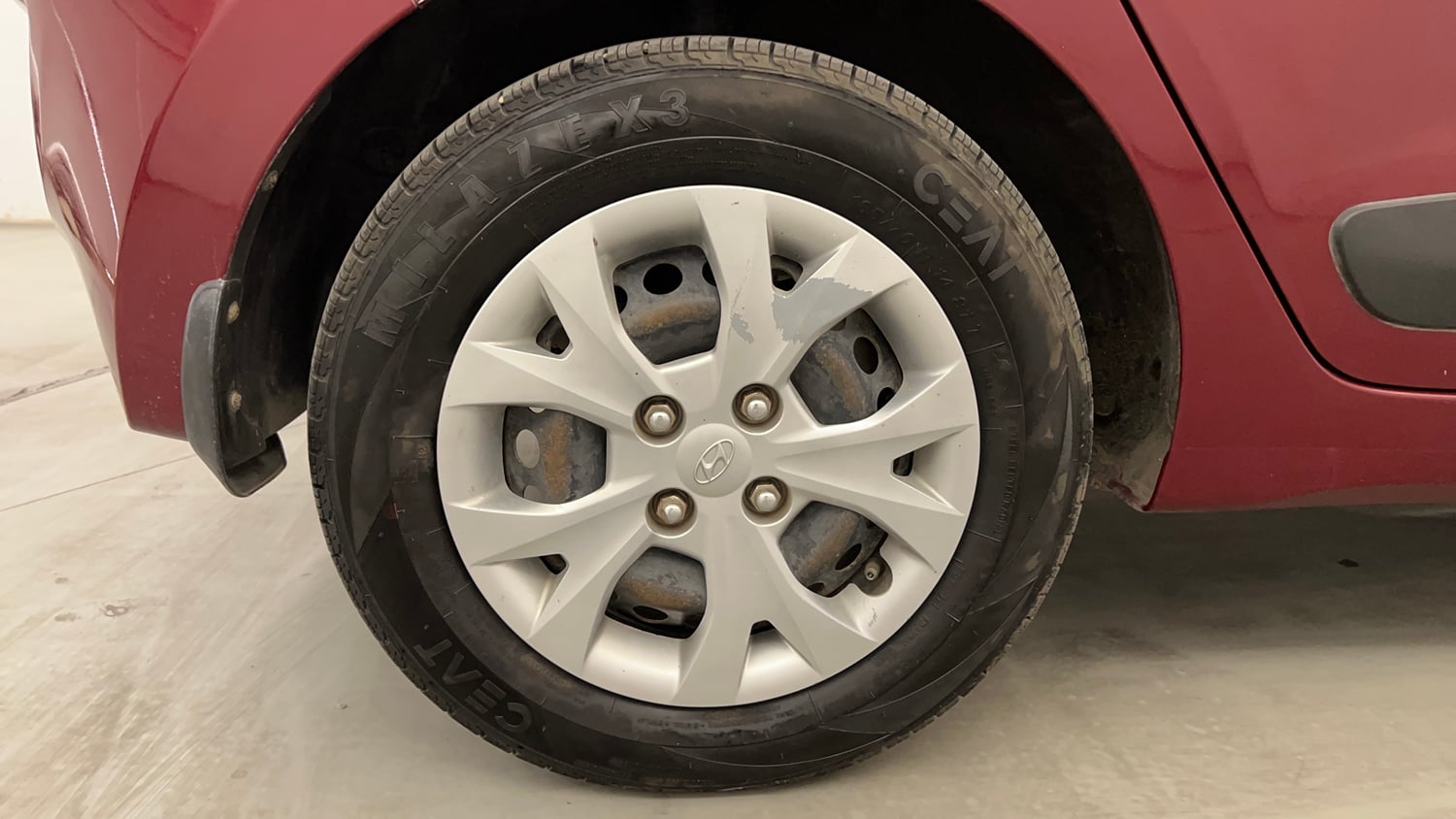 Used 2016 Hyundai Grand i10 Sportz 1.2 Kappa VTVT Petrol Manual tyres RIGHT REAR TYRE RIM VIEW