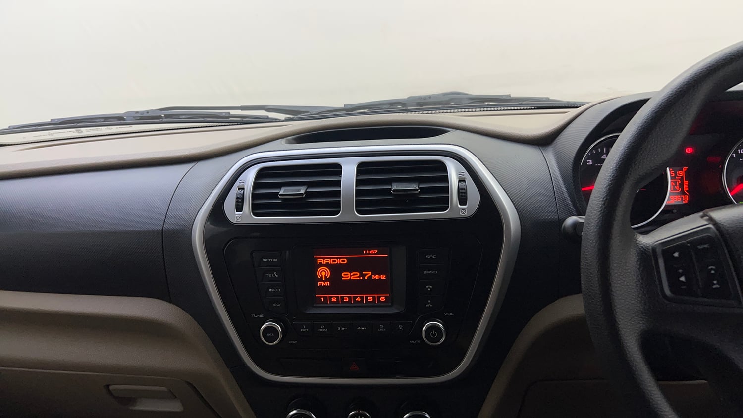 Used 2016 Mahindra TUV300 T8 Diesel Manual top_features Integrated (in-dash) music system