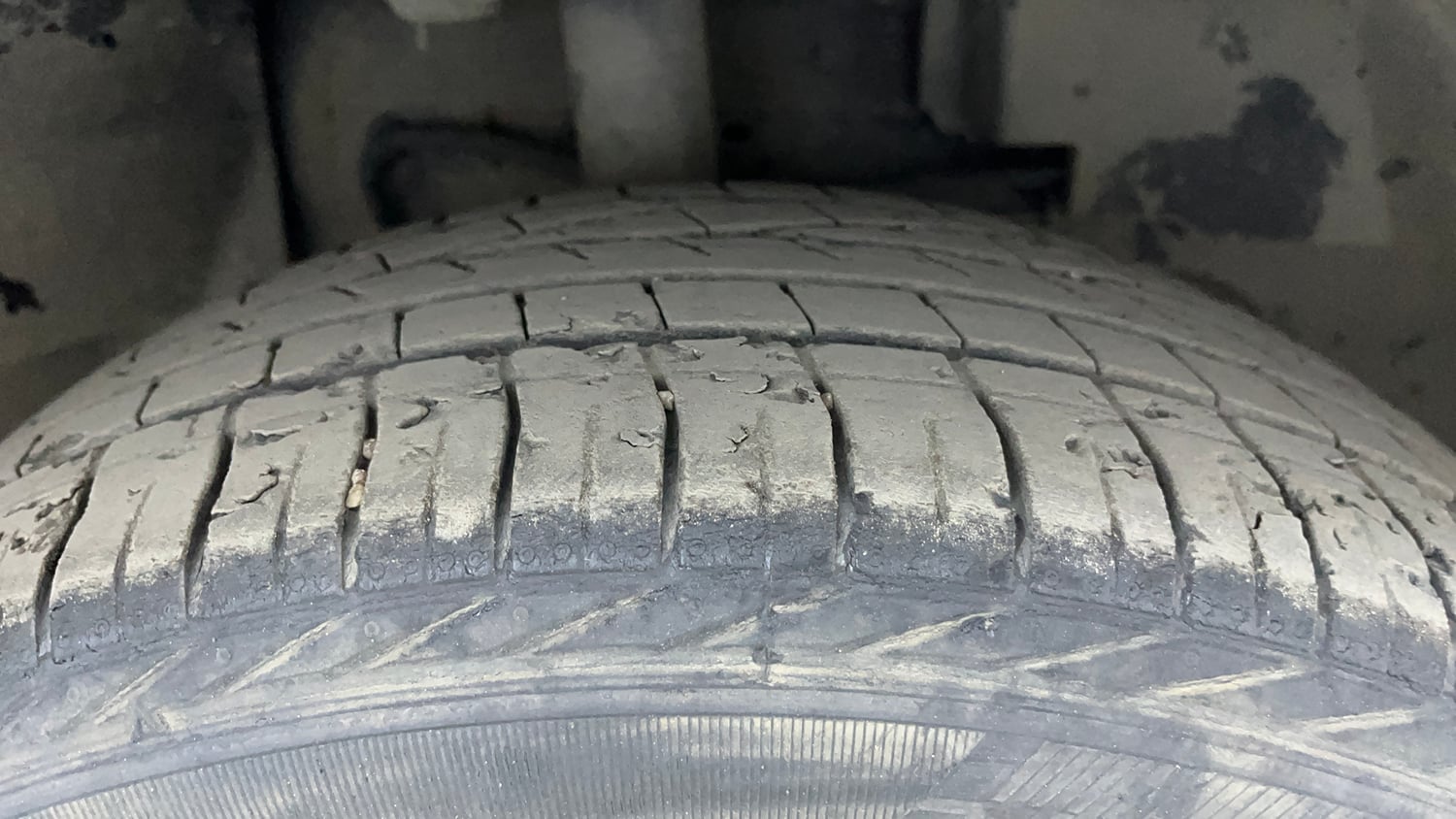 Used 2021 Tata Nexon XZA Plus Petrol Automatic tyres RIGHT FRONT TYRE TREAD VIEW