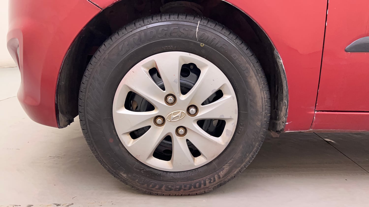Used 2012 Hyundai i10 Magna 1.2 Kappa2 Petrol Manual tyres LEFT FRONT TYRE RIM VIEW