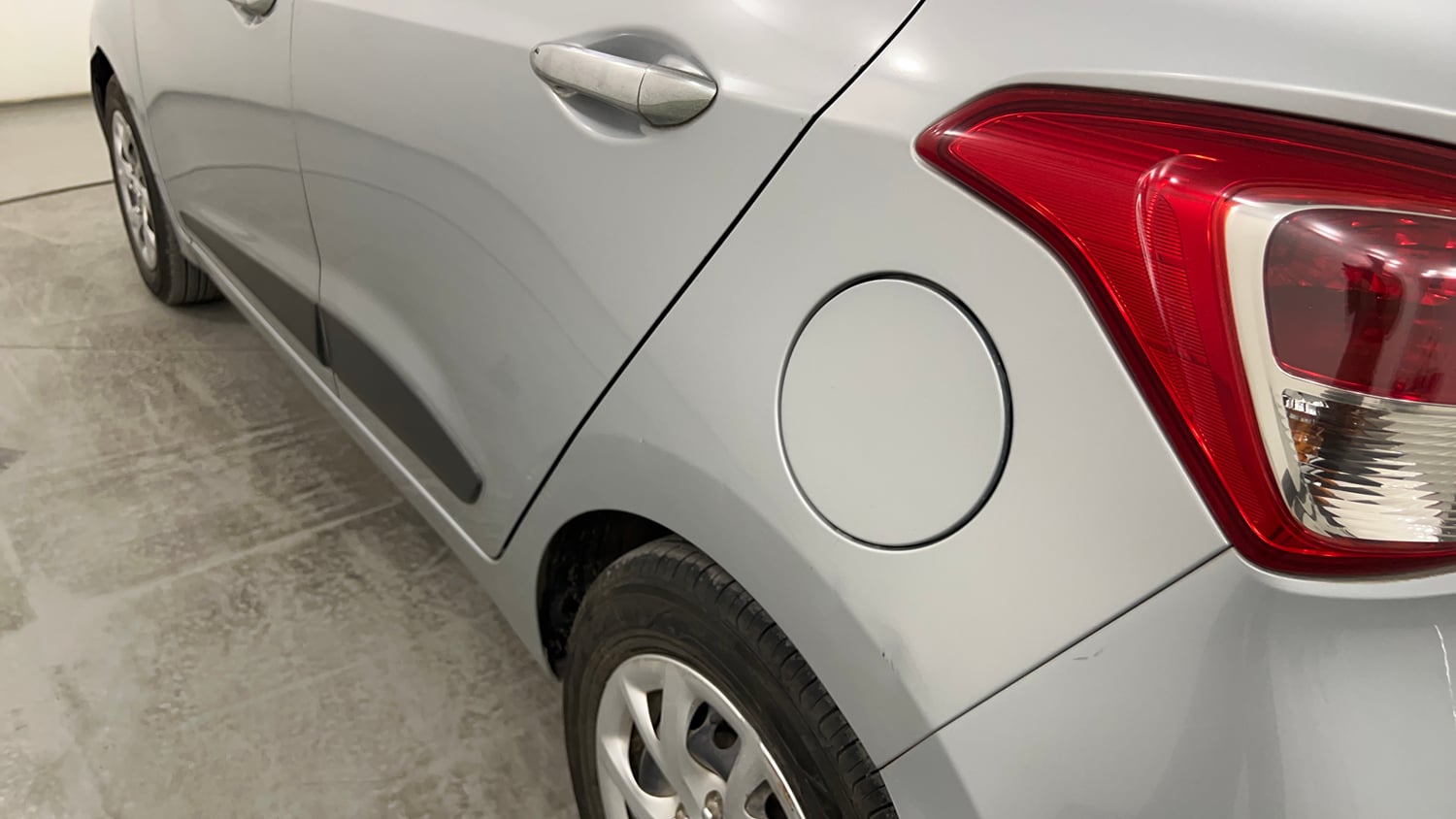 Used 2019 Hyundai Grand i10 Sportz 1.2 Kappa VTVT CNG (Outside Fitted) Cng Manual dents MINOR SCRATCH