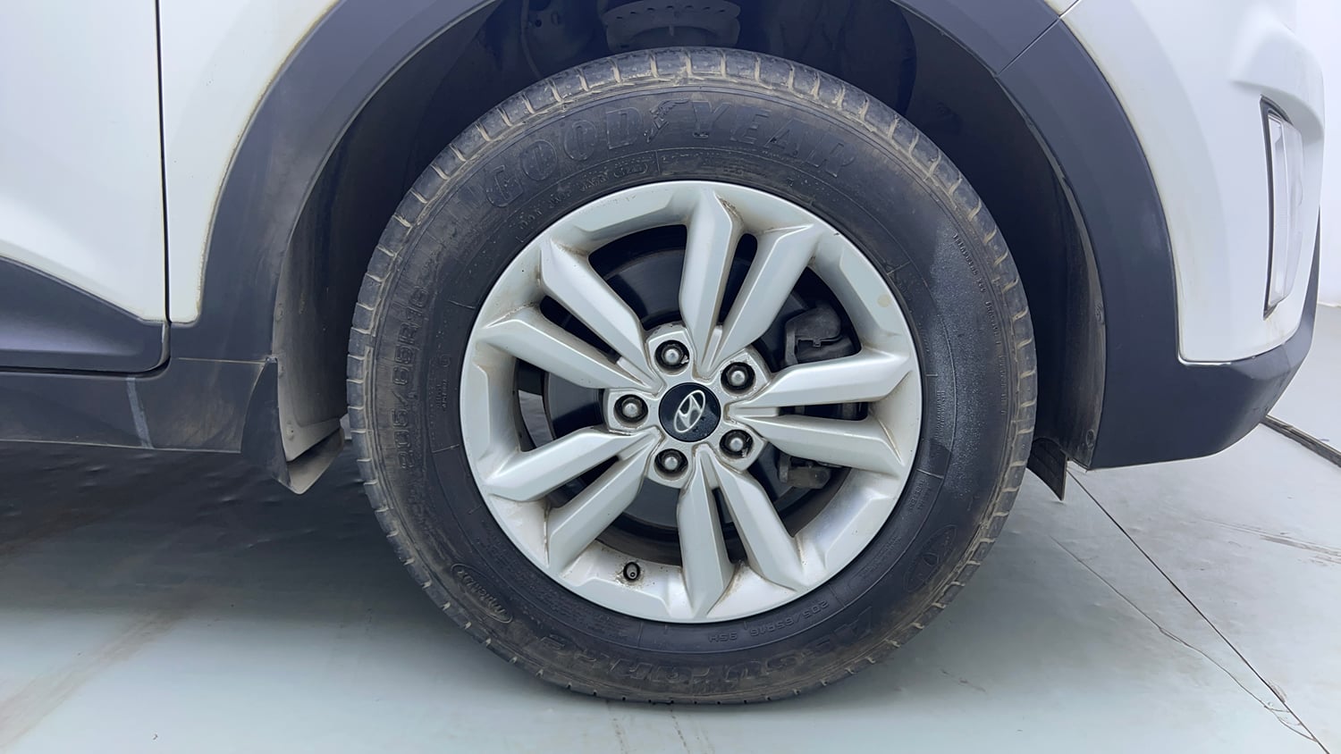 Used 2016 Hyundai Creta 1.6 SX Plus Petrol Petrol Manual tyres RIGHT FRONT TYRE RIM VIEW