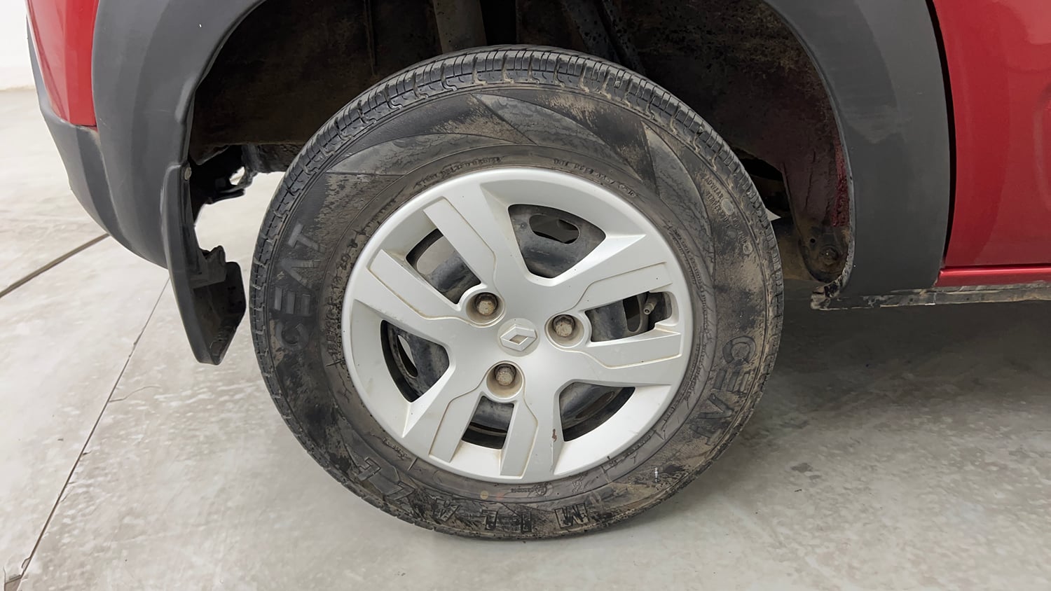 Used 2016 Renault Kwid RXT Petrol Manual tyres RIGHT REAR TYRE RIM VIEW