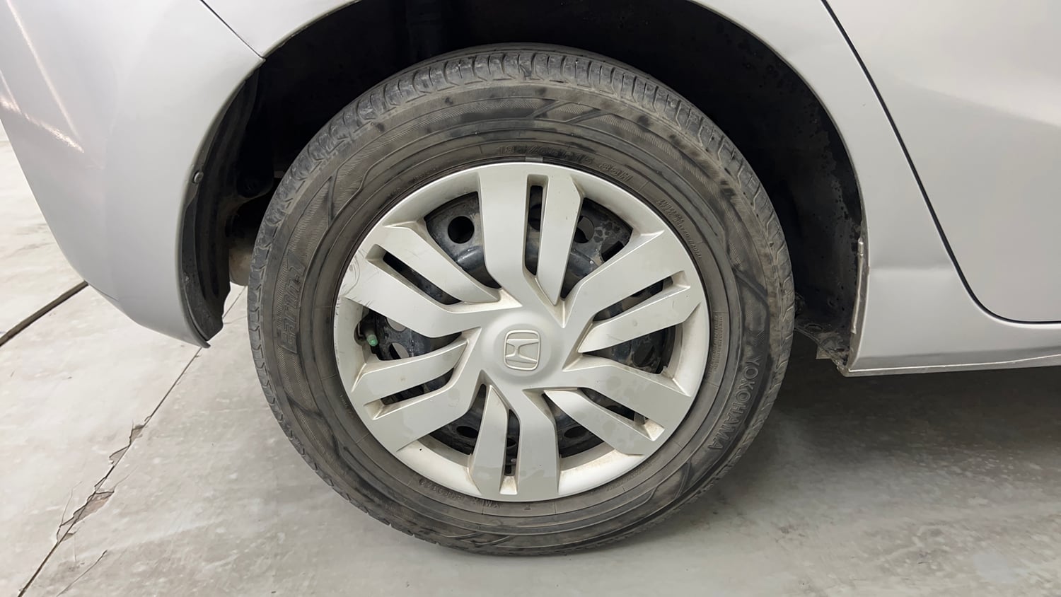 Used 2015 Honda Jazz SV Petrol Petrol Manual tyres RIGHT REAR TYRE RIM VIEW
