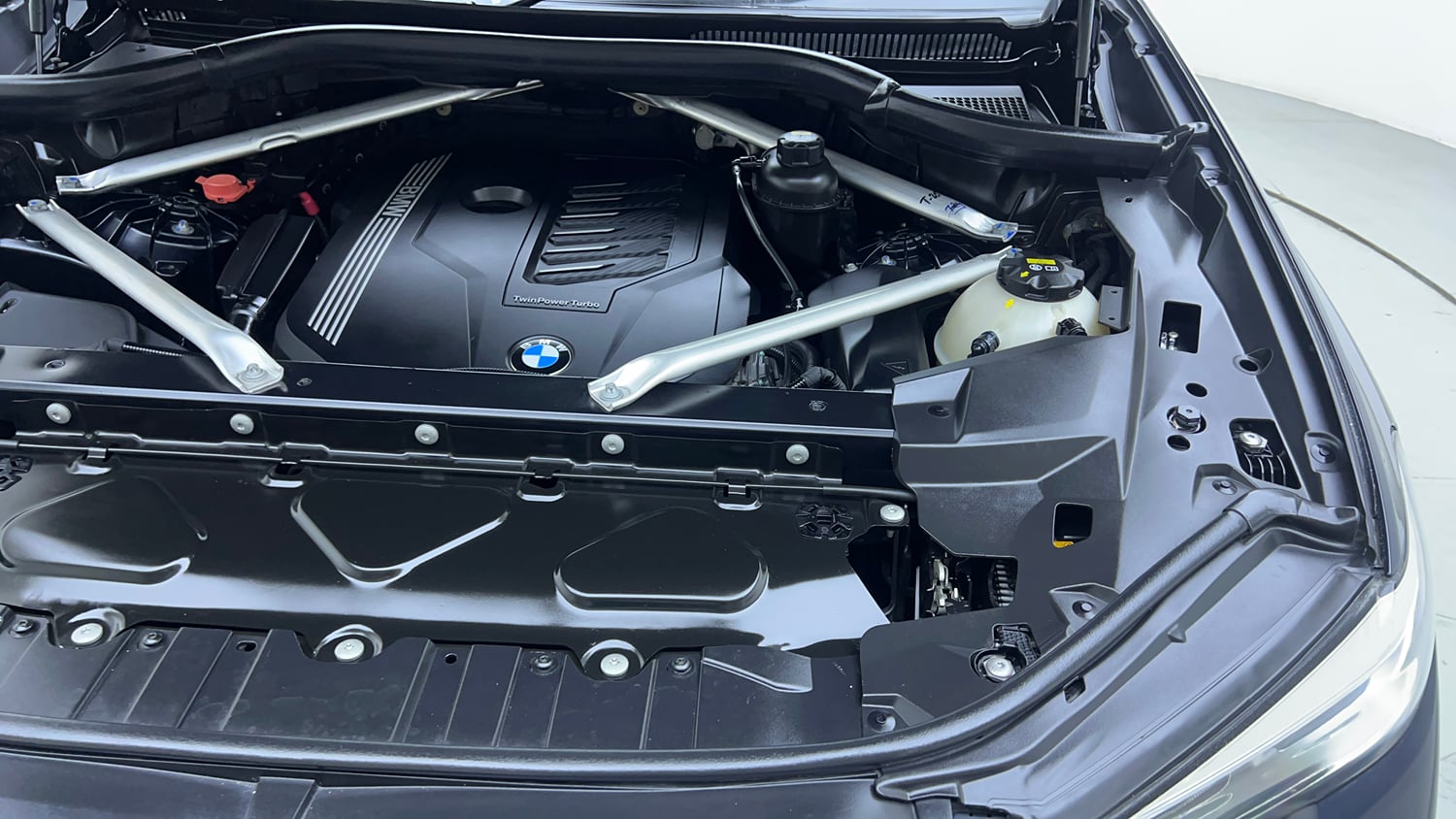 Used 2022 BMW X5 xDrive40i M Sport Petrol Automatic engine ENGINE LEFT SIDE VIEW