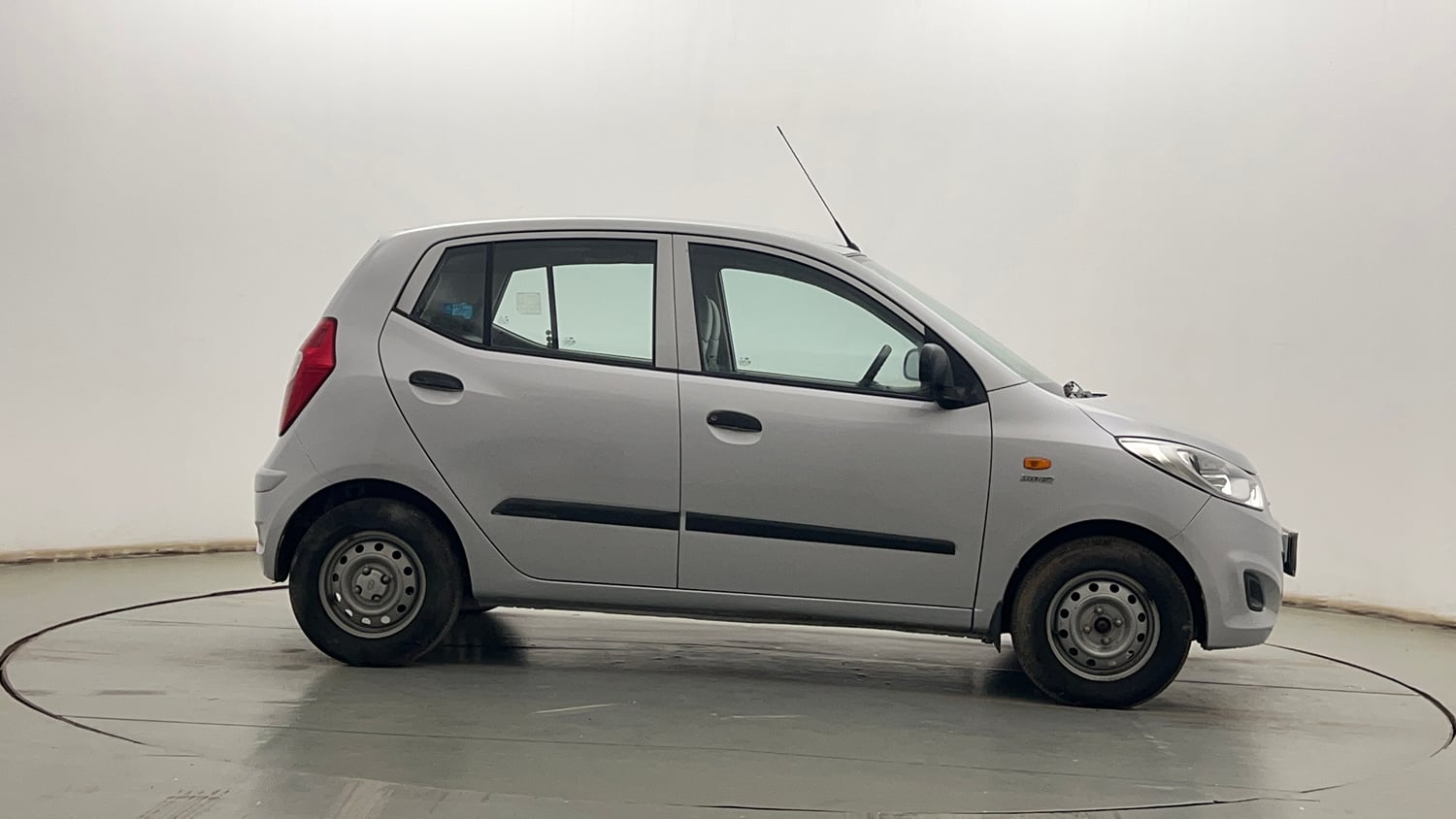 Used 2013 Hyundai i10 Era 1.1 iRDE2 Petrol Manual exterior RIGHT SIDE VIEW