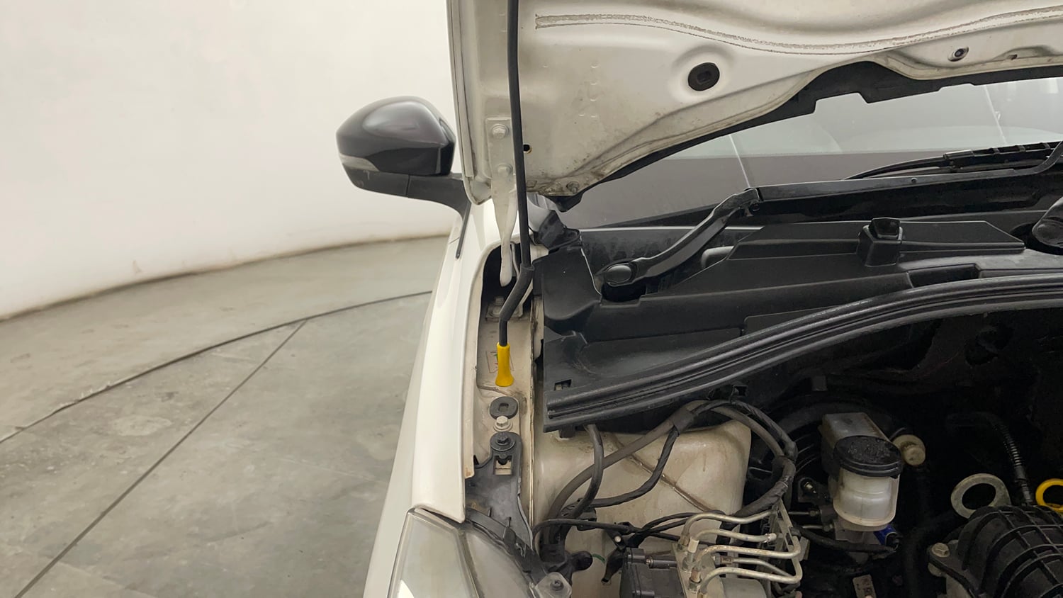 Used 2023 Tata Tiago XZ Plus Petrol Manual engine ENGINE RIGHT SIDE HINGE & APRON VIEW