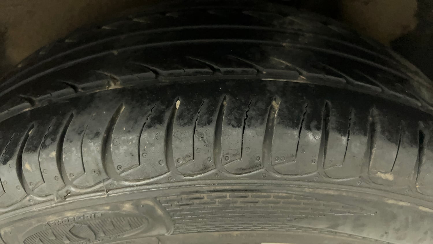 Used 2017 Ford EcoSport Titanium 1.5L TDCi Diesel Manual tyres LEFT REAR TYRE TREAD VIEW
