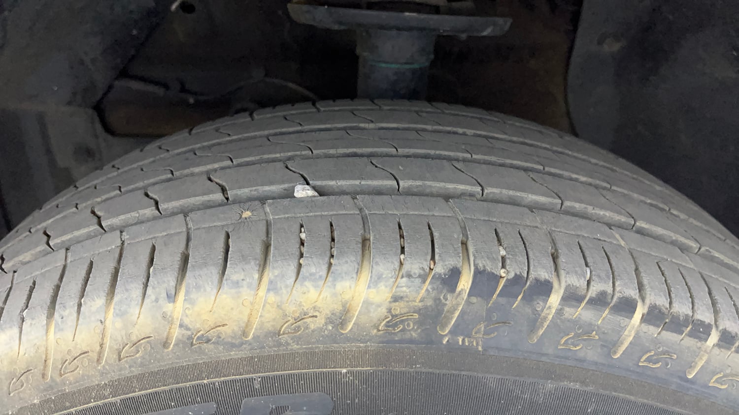 Used 2023 Maruti Suzuki Brezza ZXi Plus Petrol Manual tyres LEFT FRONT TYRE TREAD VIEW