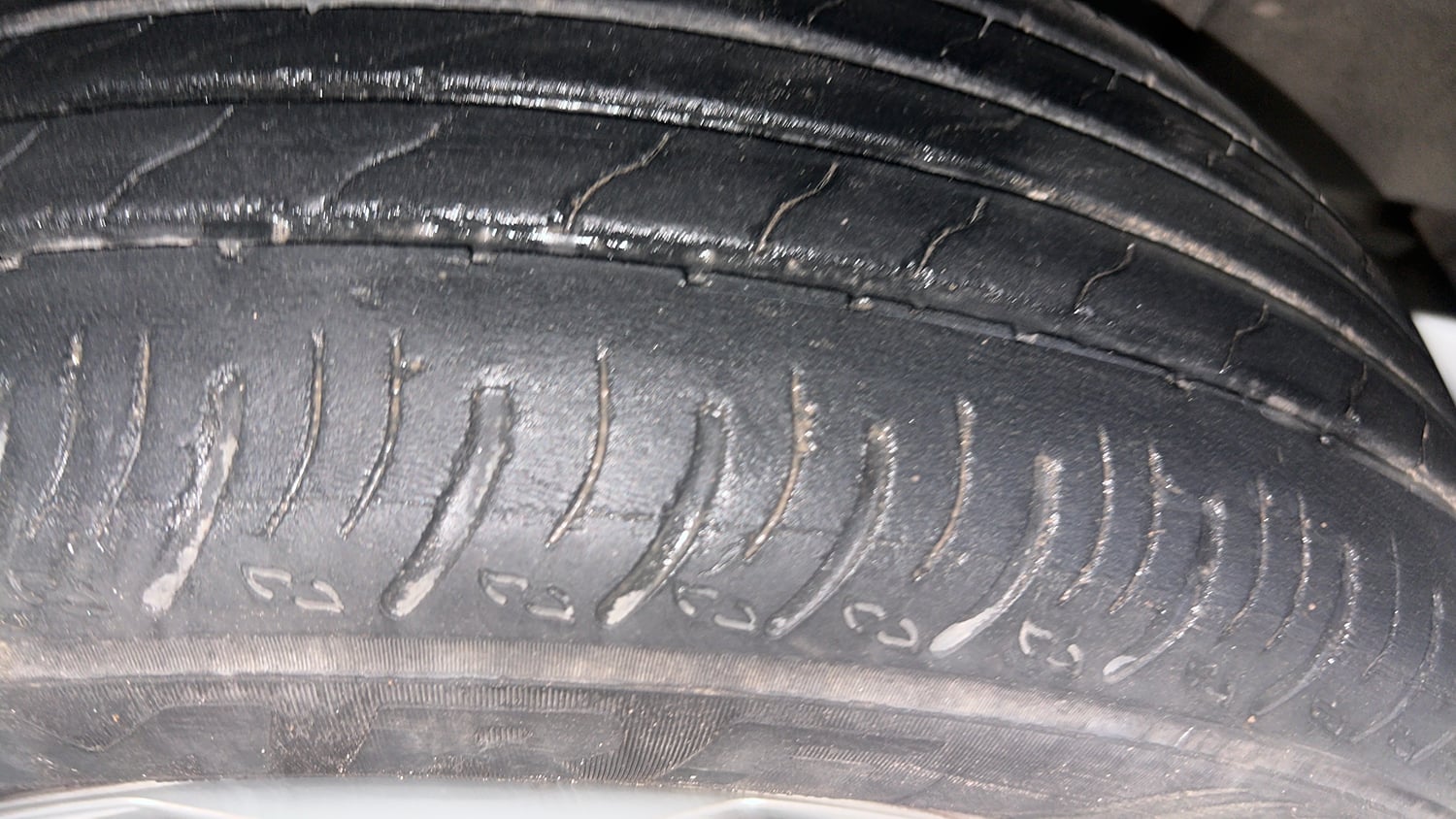 Used 2021 Renault Kiger RXT MT Dual Tone Petrol Manual tyres LEFT REAR TYRE TREAD VIEW