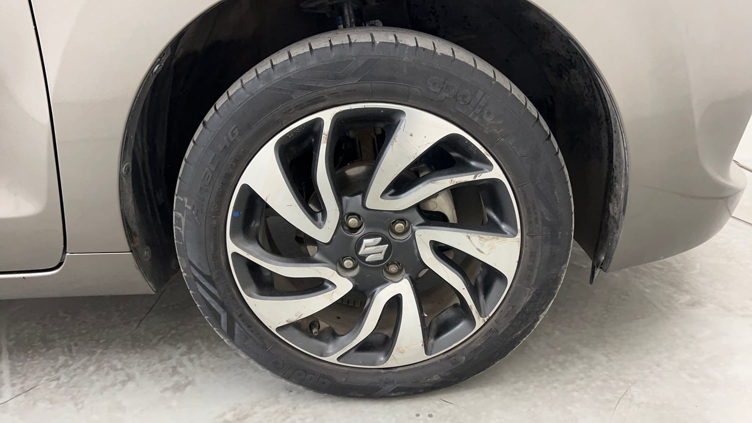 Used 2020 Maruti Suzuki Baleno Zeta Petrol Manual tyres RIGHT FRONT TYRE RIM VIEW