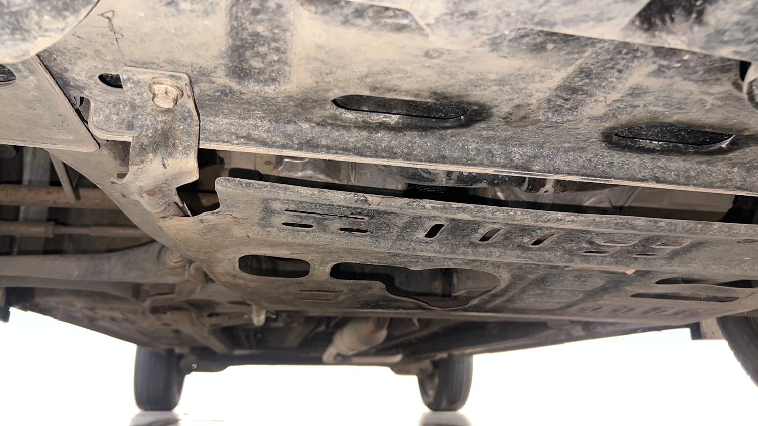 Used 2021 Renault Kiger RXT MT Dual Tone Petrol Manual extra FRONT LEFT UNDERBODY VIEW