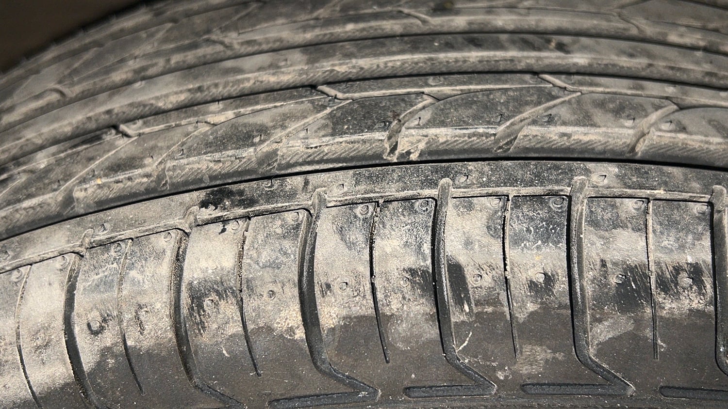 Used 2018 Maruti Suzuki Baleno Delta 1.2 Petrol Manual tyres LEFT FRONT TYRE TREAD VIEW