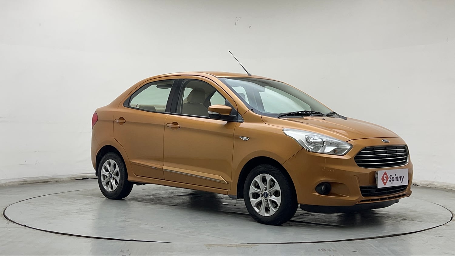 Used 2015 Ford Figo Aspire Titanium 1.5 Ti-VCT AT Petrol Automatic exterior RIGHT FRONT CORNER VIEW