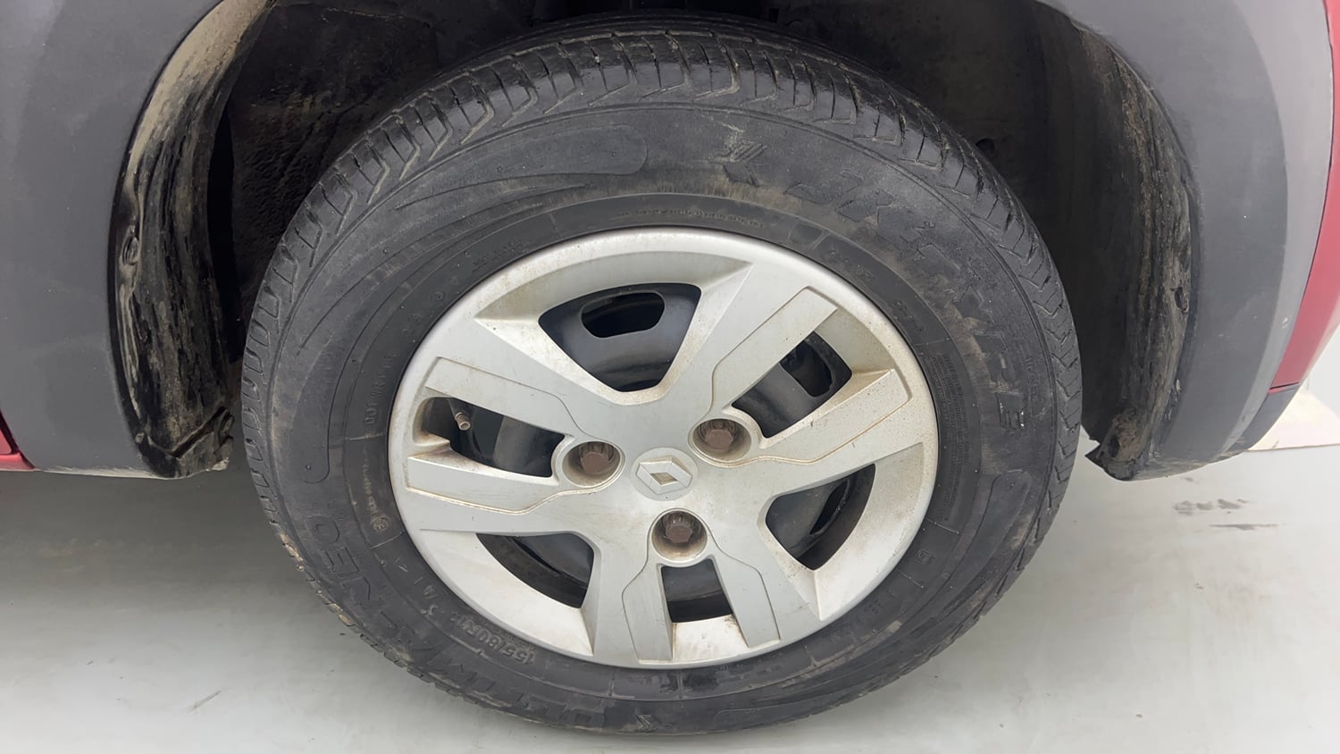 Used 2018 Renault Kwid 1.0 RXT AMT Opt Petrol Automatic tyres RIGHT FRONT TYRE RIM VIEW