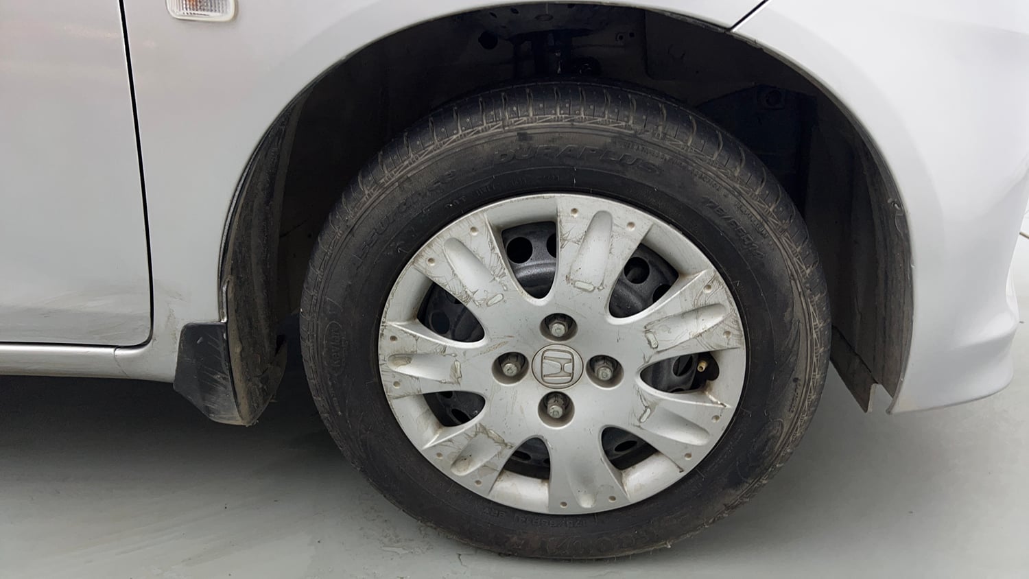 Used 2015 Honda Amaze 1.2 S i-VTEC Petrol Manual tyres RIGHT FRONT TYRE RIM VIEW