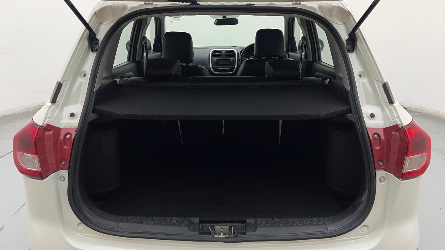 Used 2019 Maruti Suzuki Vitara Brezza [2016-2020] VDi Diesel Manual interior DICKY INSIDE VIEW