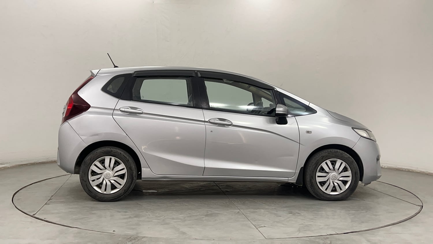 Used 2015 Honda Jazz SV Petrol Petrol Manual exterior RIGHT SIDE VIEW