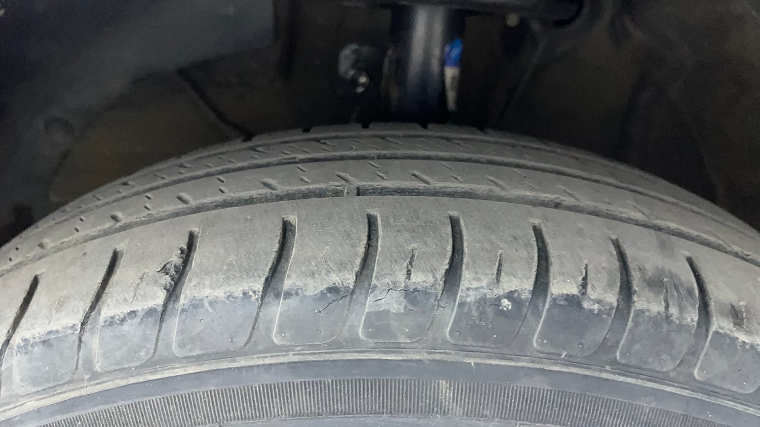 Used 2021 Maruti Suzuki Swift VXi Petrol Manual tyres LEFT FRONT TYRE TREAD VIEW