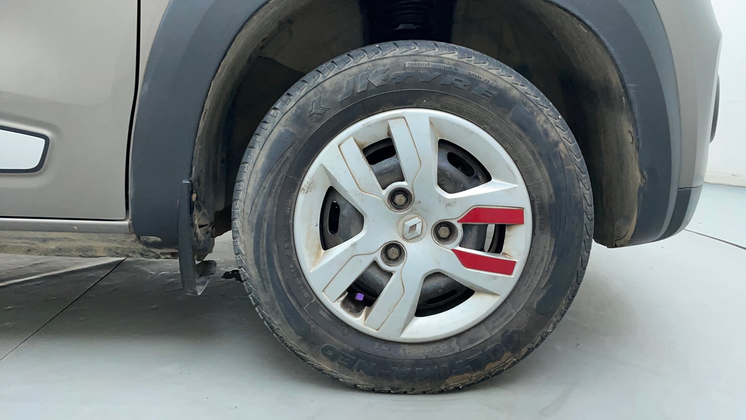 Used 2017 Renault Kwid 1.0 RXT Petrol Manual tyres RIGHT FRONT TYRE RIM VIEW