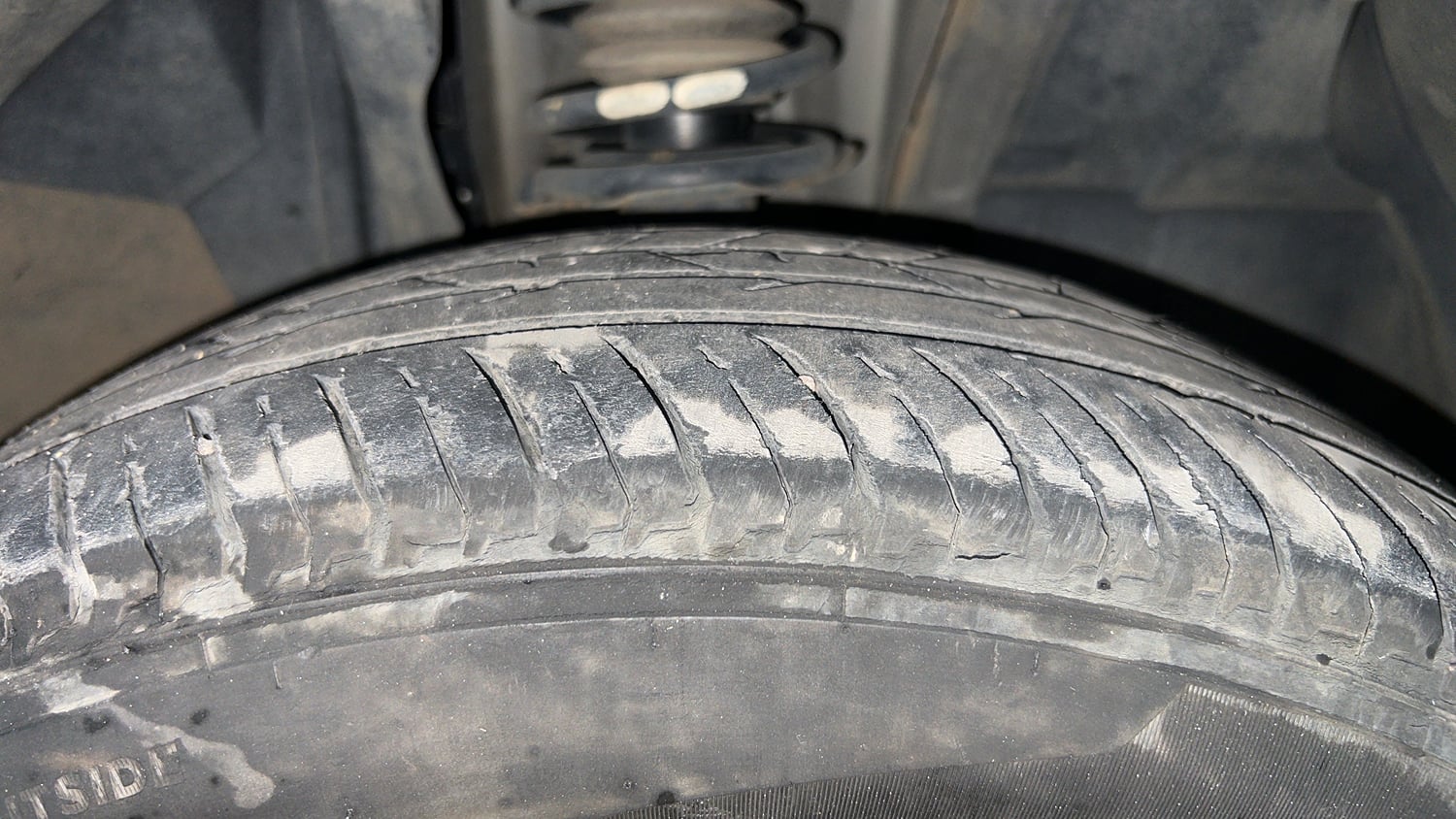 Used 2023 Renault Kiger RXZ Turbo CVT Petrol Automatic tyres RIGHT FRONT TYRE TREAD VIEW