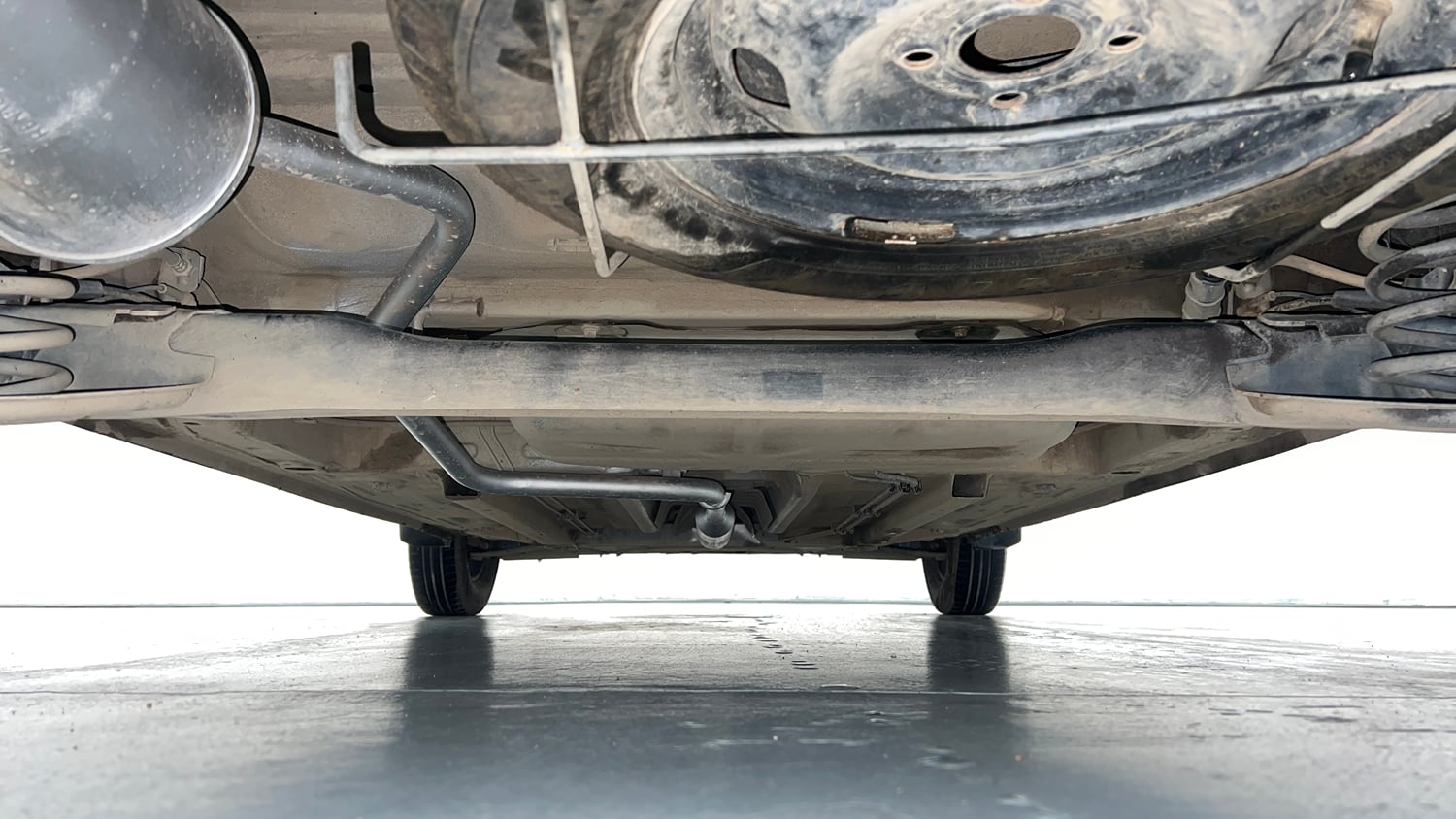 Used 2020 Renault Triber RXZ Petrol Manual extra REAR UNDERBODY VIEW (TAKEN FROM REAR)