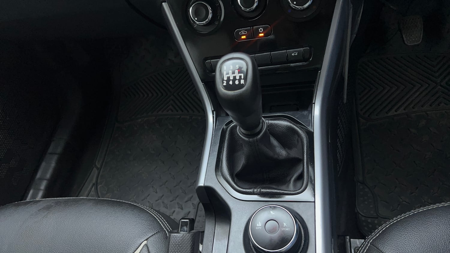 Used 2023 Tata Nexon XE Petrol Manual interior GEAR  KNOB VIEW