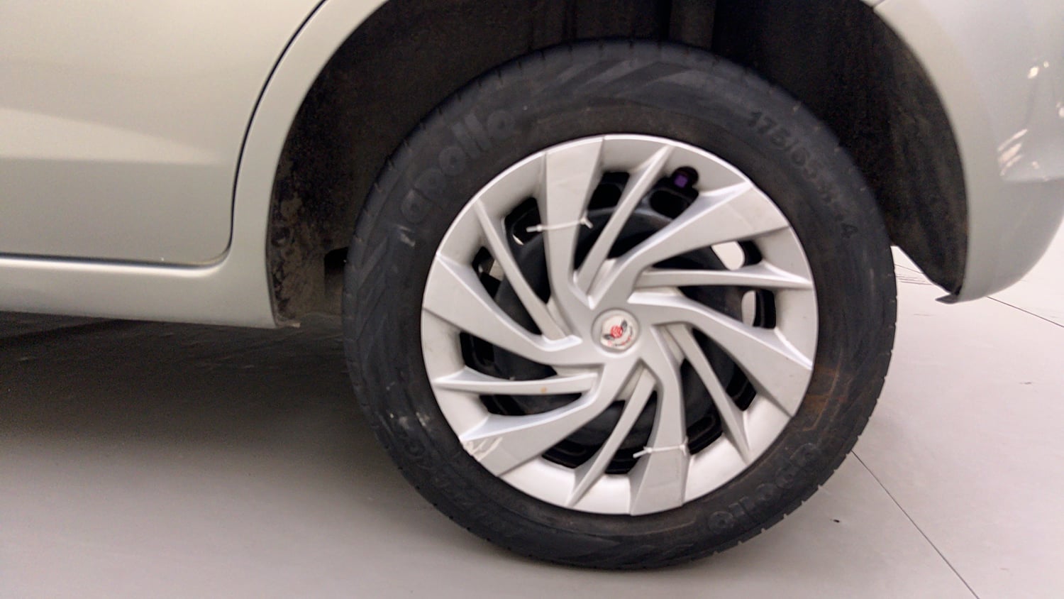 Used 2012 Ford Figo Duratorq Diesel EXI 1.4 Diesel Manual tyres LEFT REAR TYRE RIM VIEW