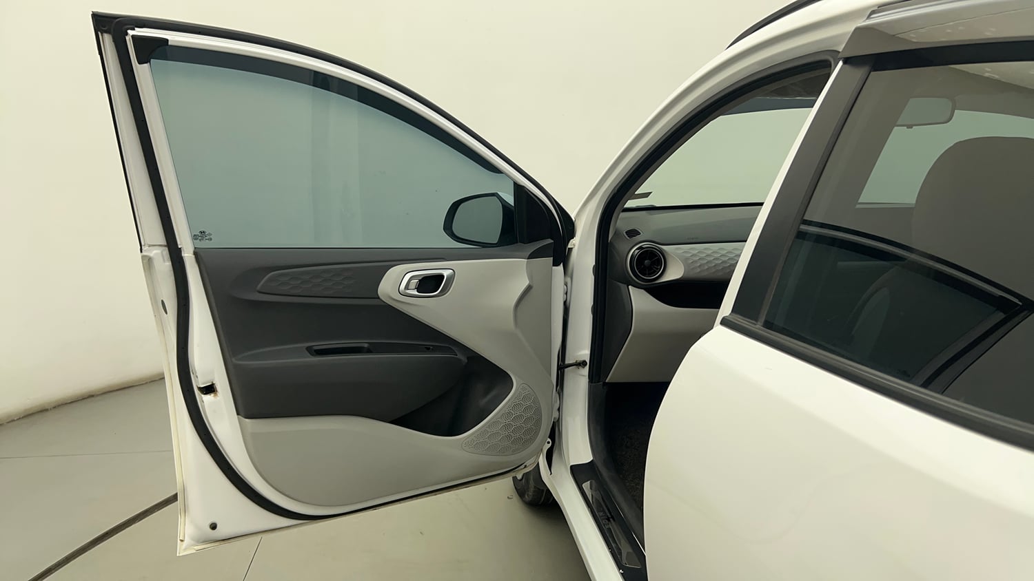 Used 2025 Hyundai Grand i10 Nios Sportz 1.2 Hy-CNG Duo Cng Manual interior LEFT FRONT DOOR OPEN VIEW
