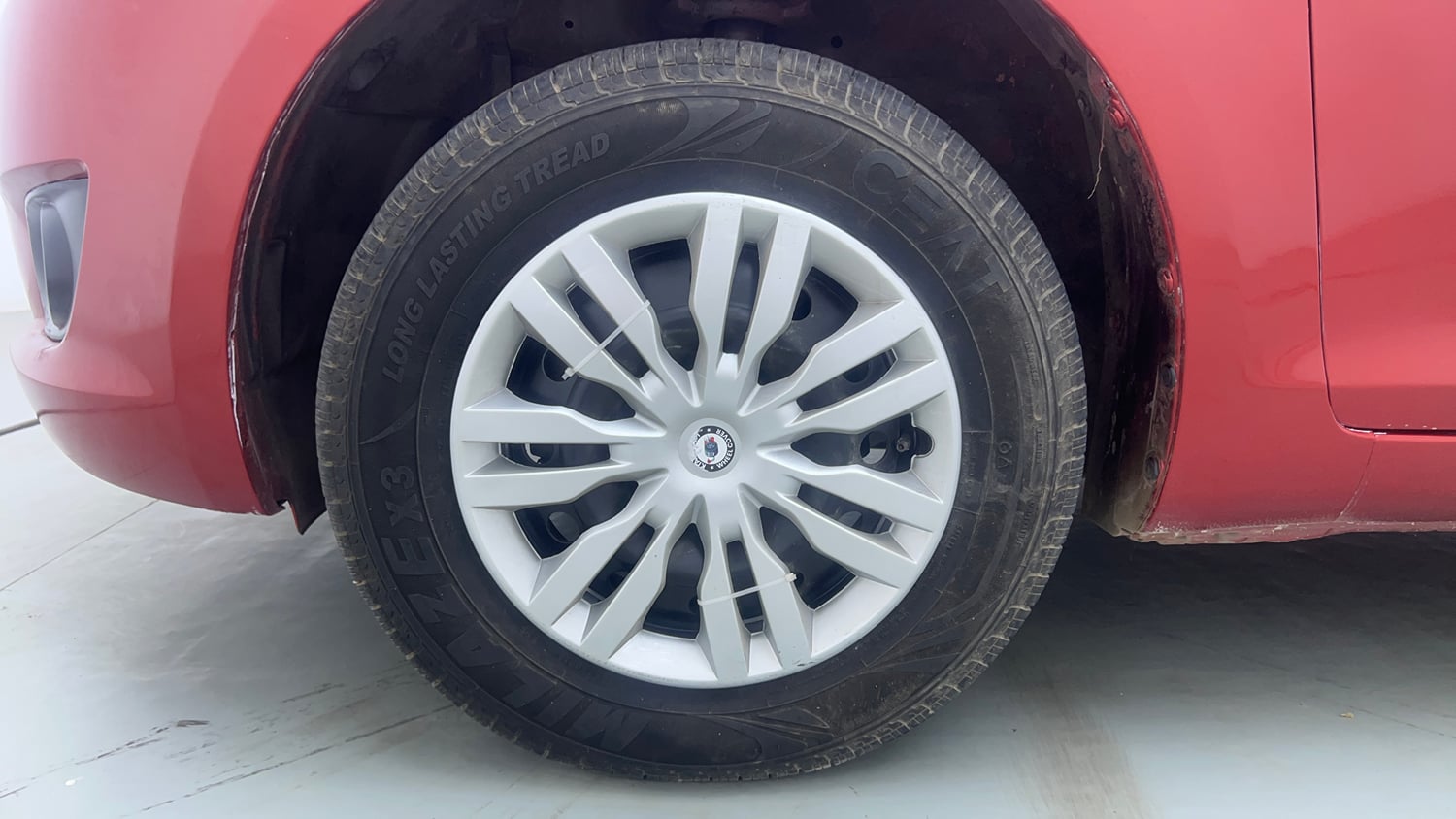 Used 2013 Maruti Suzuki Swift VXi Petrol Manual tyres LEFT FRONT TYRE RIM VIEW