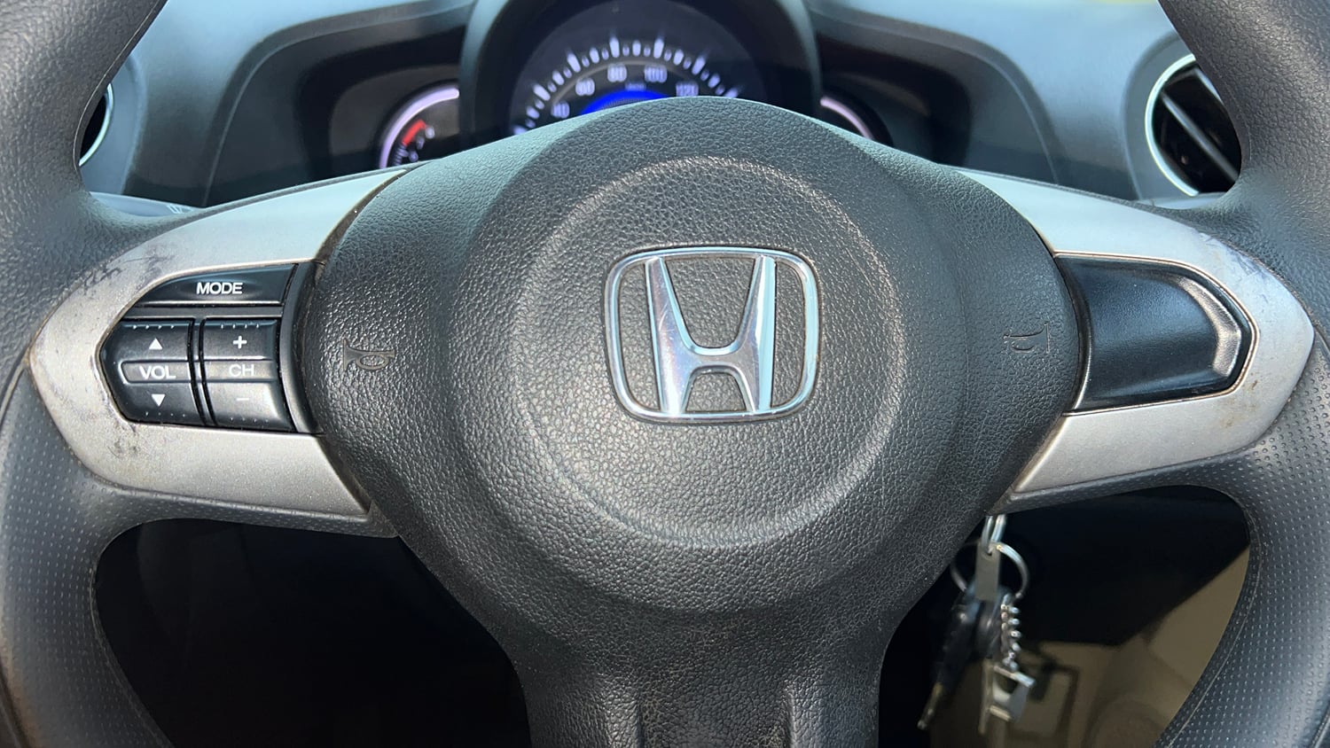 Used 2015 Honda Amaze 1.2 S i-VTEC Petrol Manual top_features Steering mounted controls