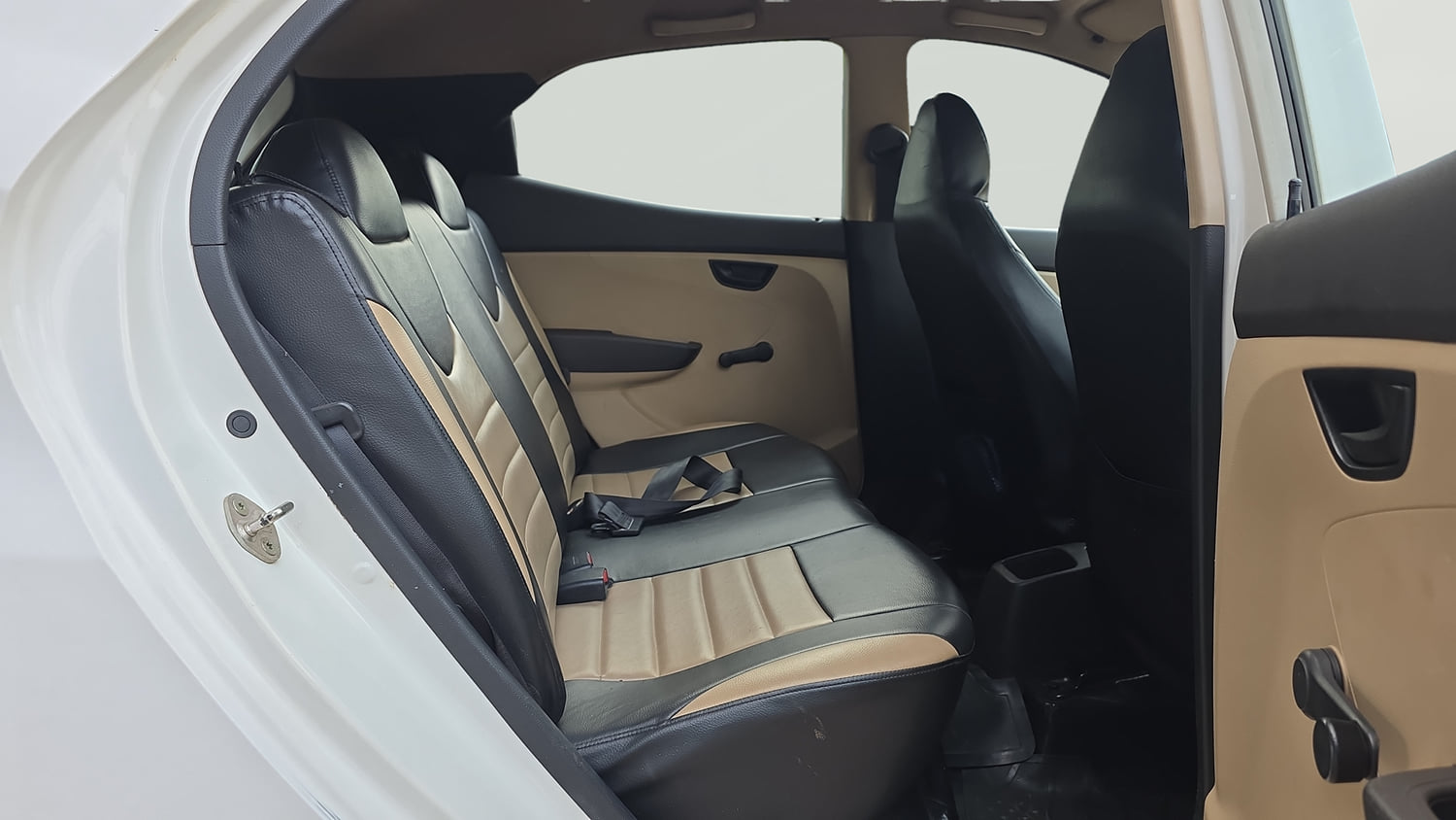Used 2014 Hyundai Eon Era + Petrol Manual interior RIGHT SIDE REAR DOOR CABIN VIEW