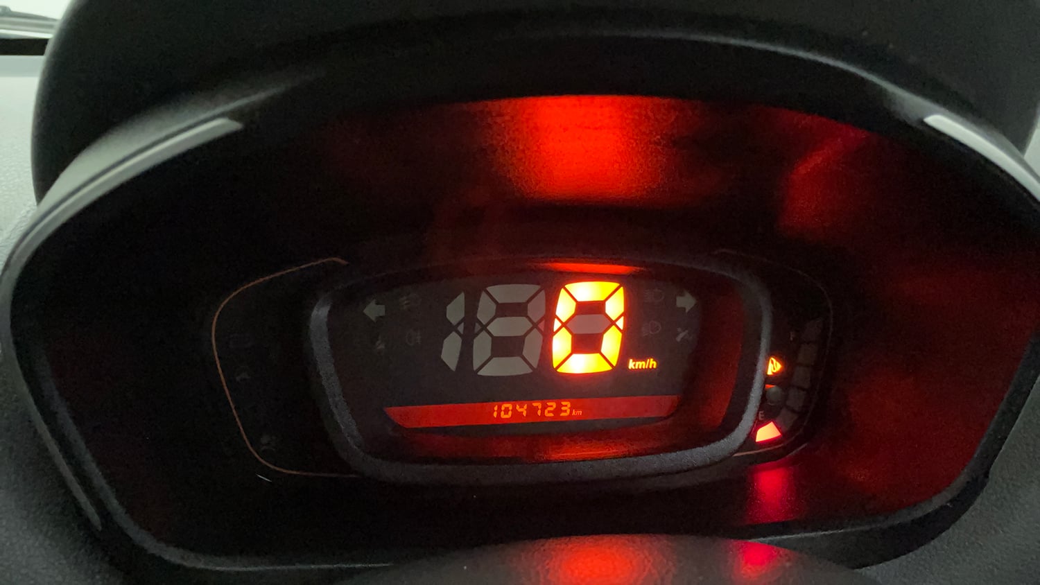 Used 2016 Renault Kwid 1.0 RXT Petrol Manual interior CLUSTERMETER VIEW