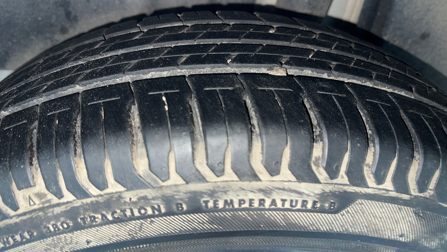 Used 2024 Maruti Suzuki Swift ZXi AMT Petrol Automatic tyres LEFT REAR TYRE TREAD VIEW