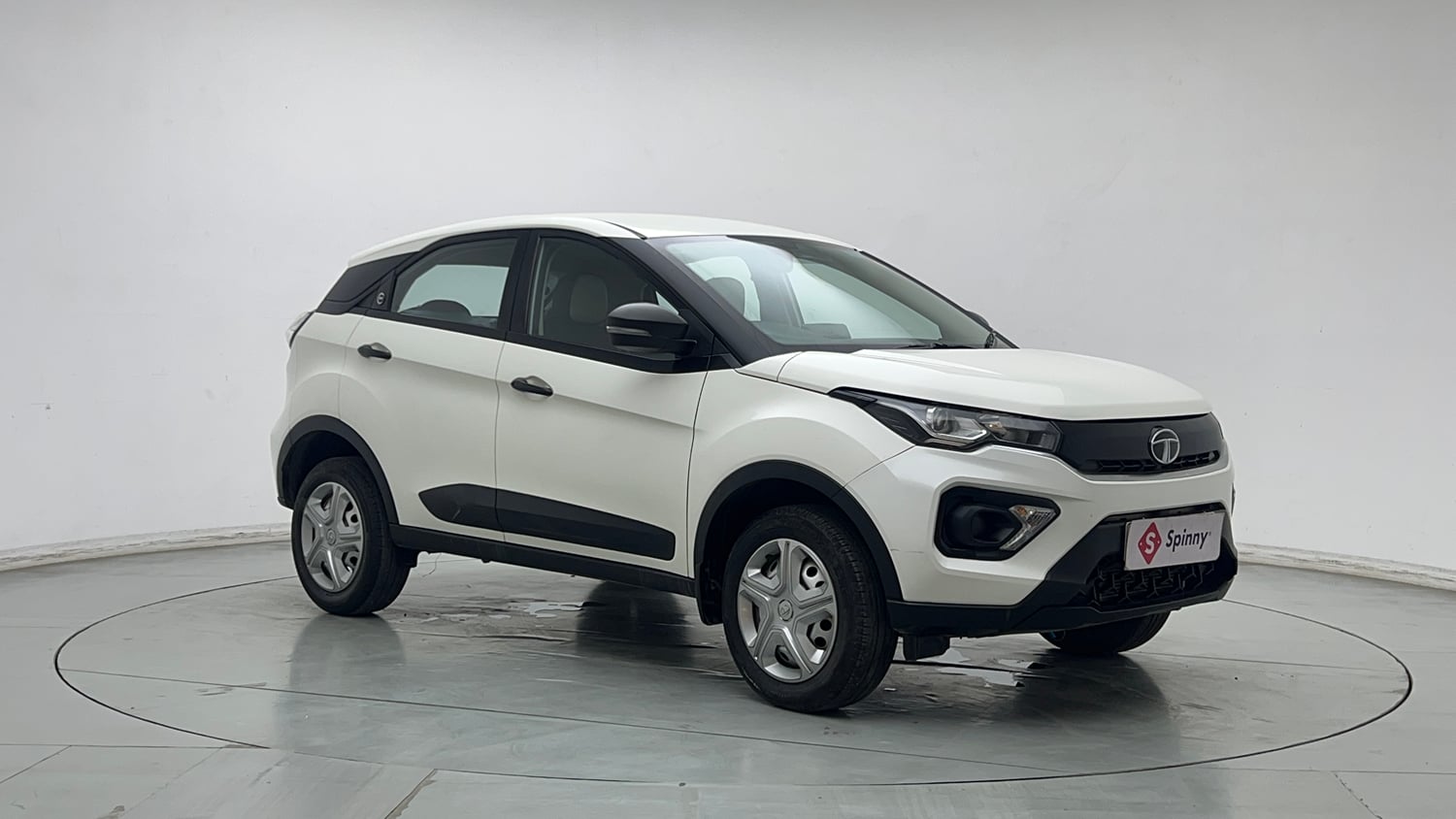 Used 2023 Tata Nexon XE Petrol Manual exterior RIGHT FRONT CORNER VIEW