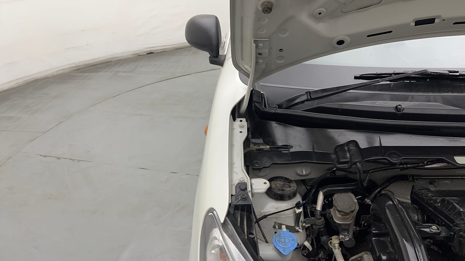 Used 2023 Maruti Suzuki Celerio LXi Petrol Manual engine ENGINE RIGHT SIDE HINGE & APRON VIEW