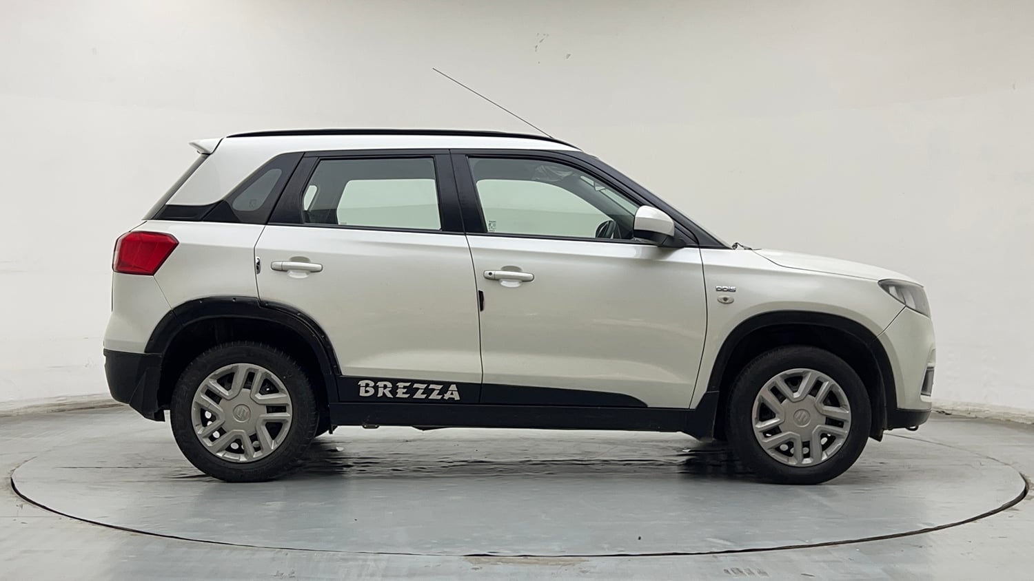 Used 2019 Maruti Suzuki Vitara Brezza [2016-2020] VDi Diesel Manual exterior RIGHT SIDE VIEW