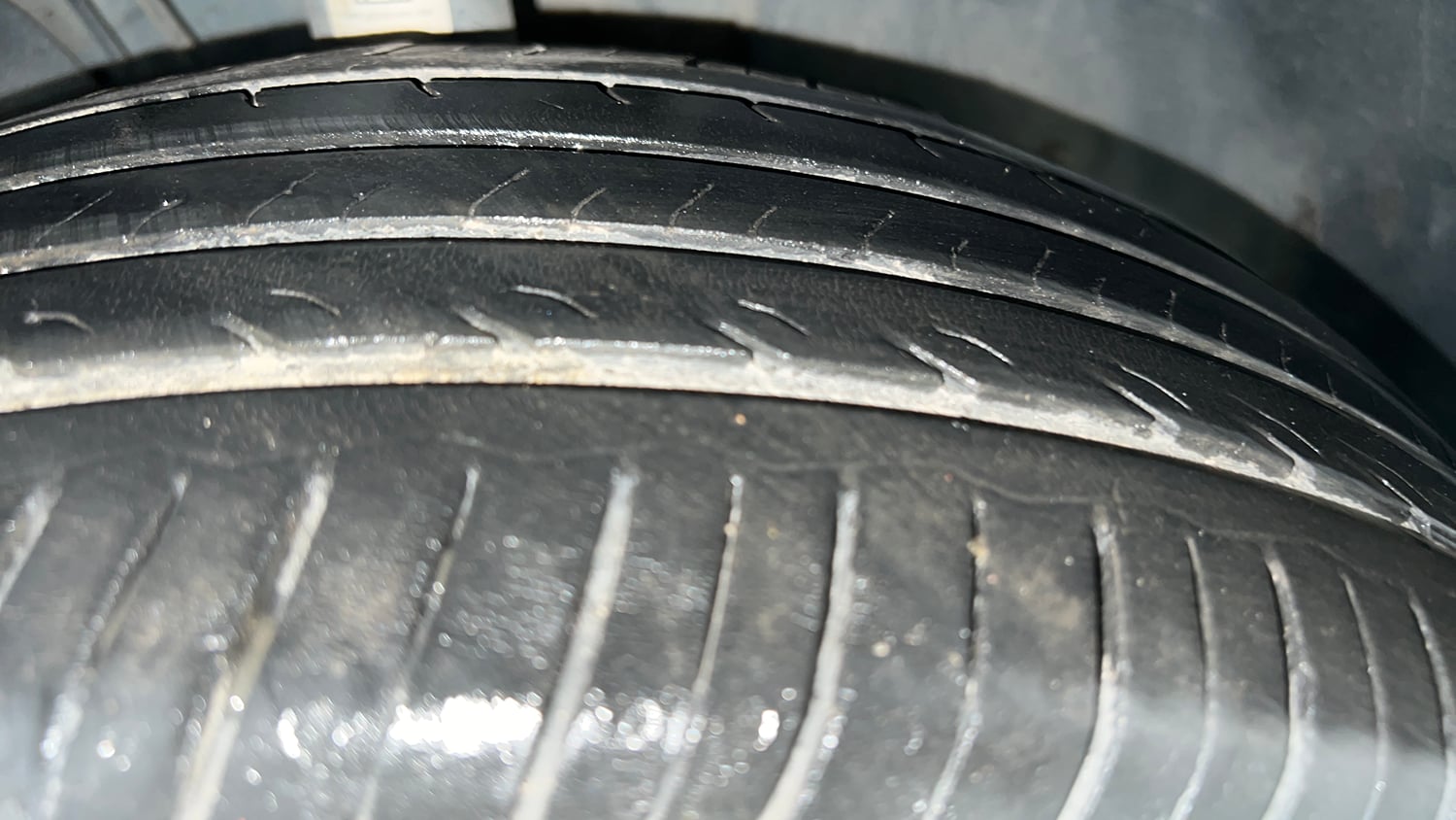 Used 2023 Volkswagen Virtus Topline 1.0 TSI MT Petrol Manual tyres RIGHT FRONT TYRE TREAD VIEW