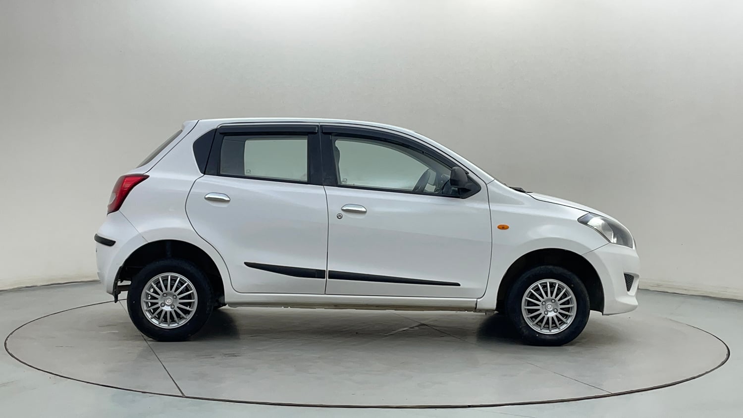 Used 2016 Datsun GO T Petrol Manual exterior RIGHT SIDE VIEW