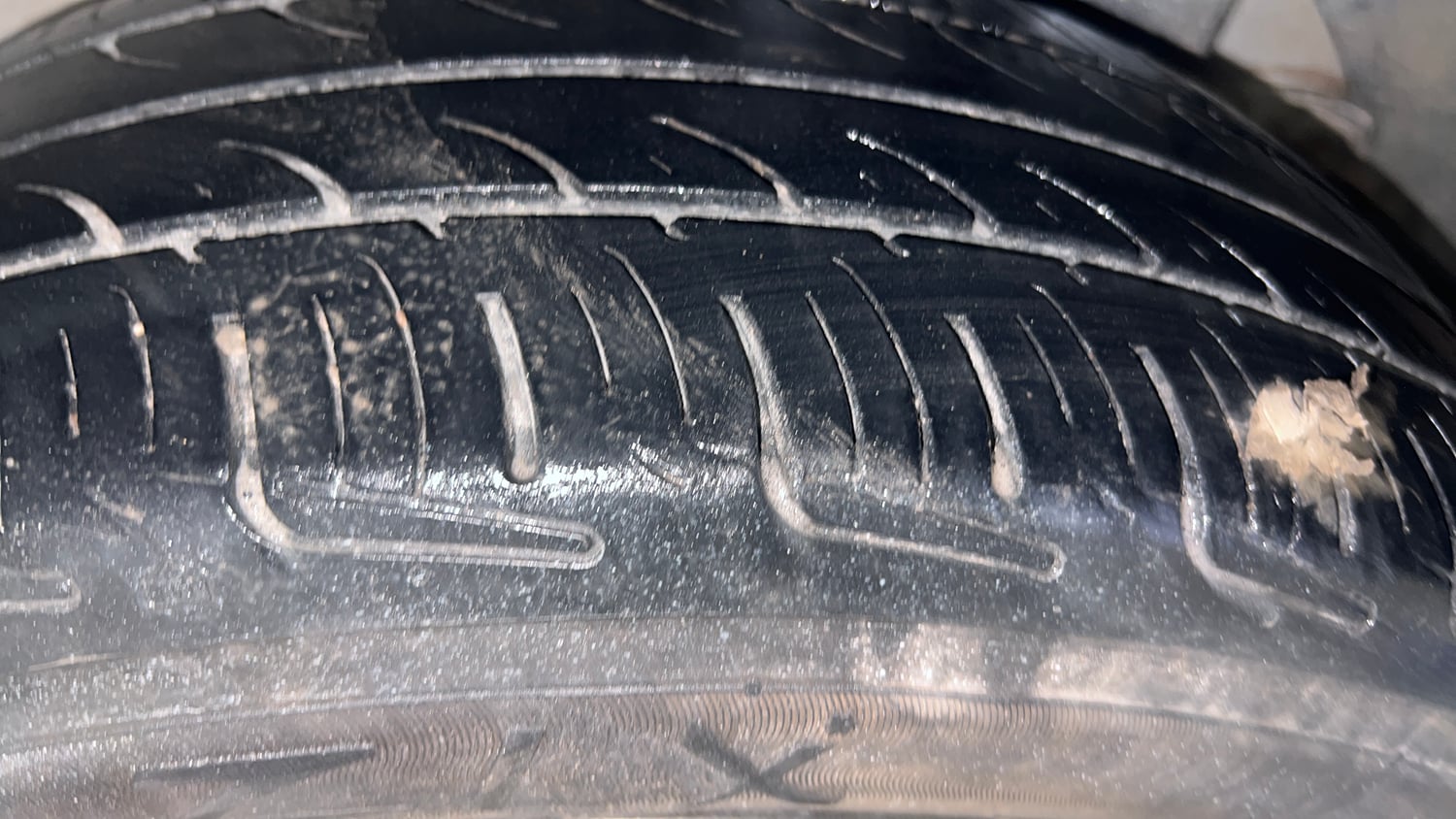 Used 2018 Hyundai Elite i20 Asta 1.2 AT Petrol Automatic tyres LEFT REAR TYRE TREAD VIEW