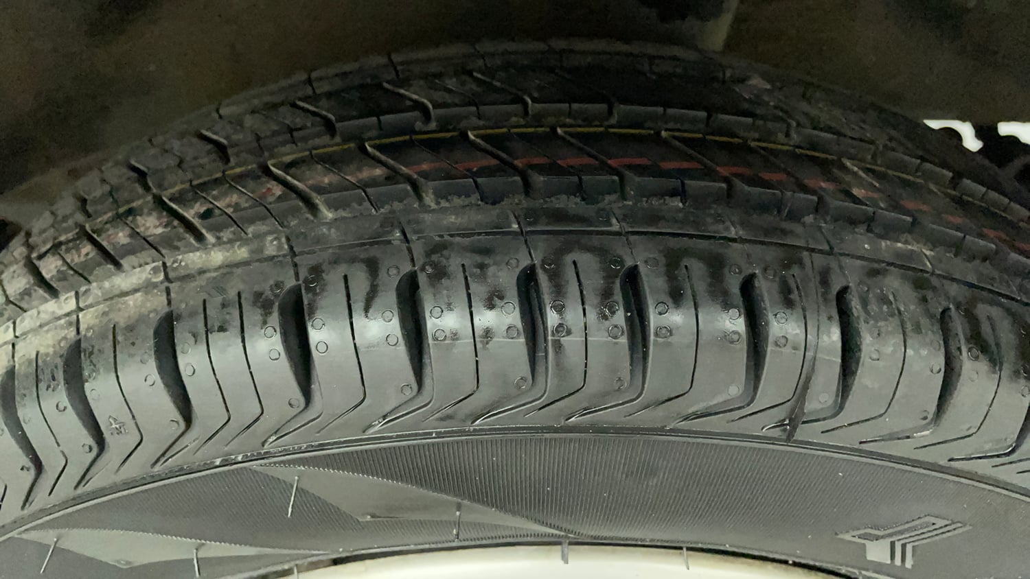 Used 2016 Renault Kwid 1.0 RXT Petrol Manual tyres LEFT REAR TYRE TREAD VIEW