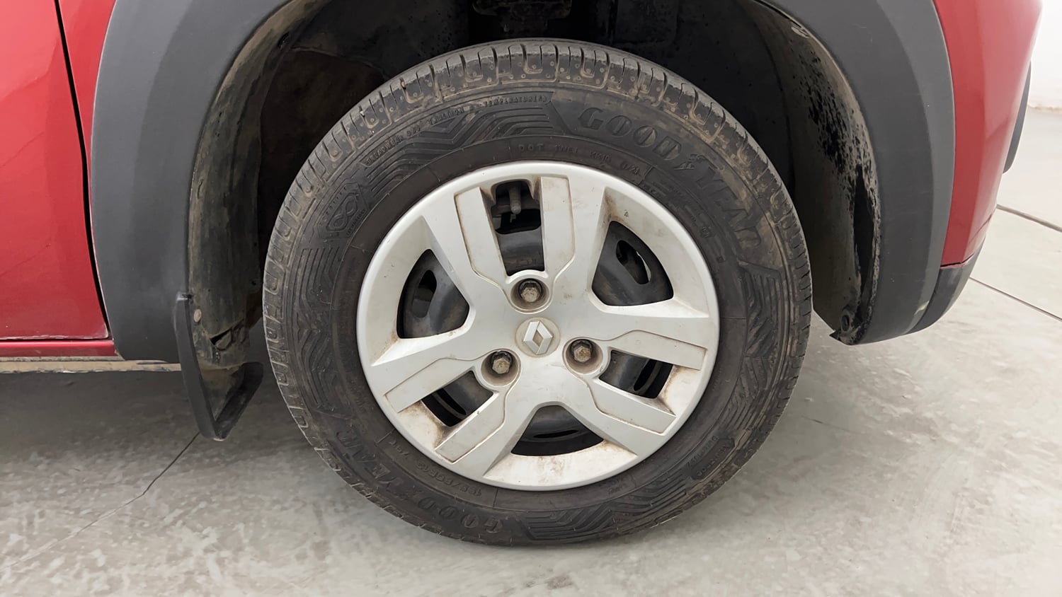 Used 2016 Renault Kwid RXT Petrol Manual tyres RIGHT FRONT TYRE RIM VIEW