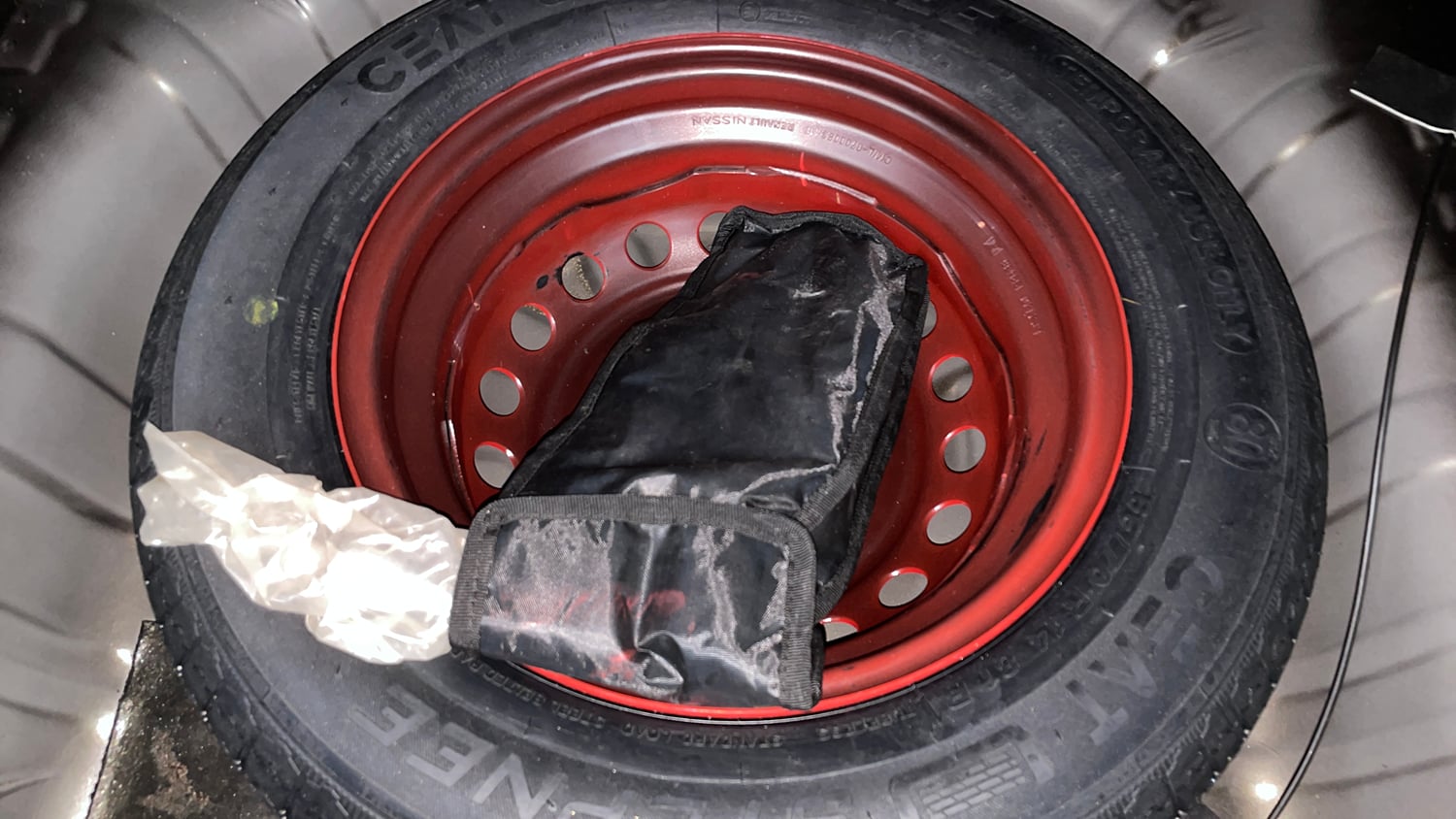 Used 2024 Renault Kwid RXT 1.0L Petrol Manual tyres SPARE TYRE VIEW