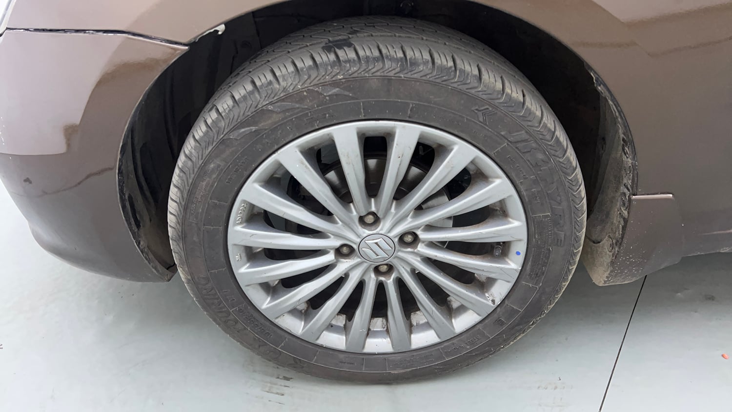 Used 2017 Maruti Suzuki Ciaz Alpha 1.4 MT Petrol Manual tyres LEFT FRONT TYRE RIM VIEW
