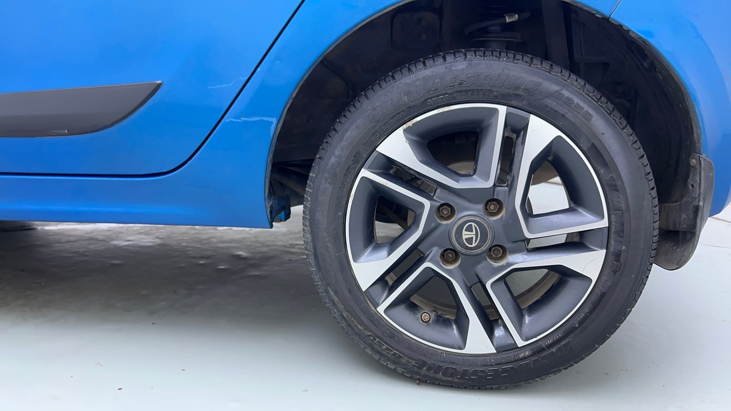 Used 2019 Tata Tiago Revotron XZA Plus Petrol Automatic tyres LEFT REAR TYRE RIM VIEW