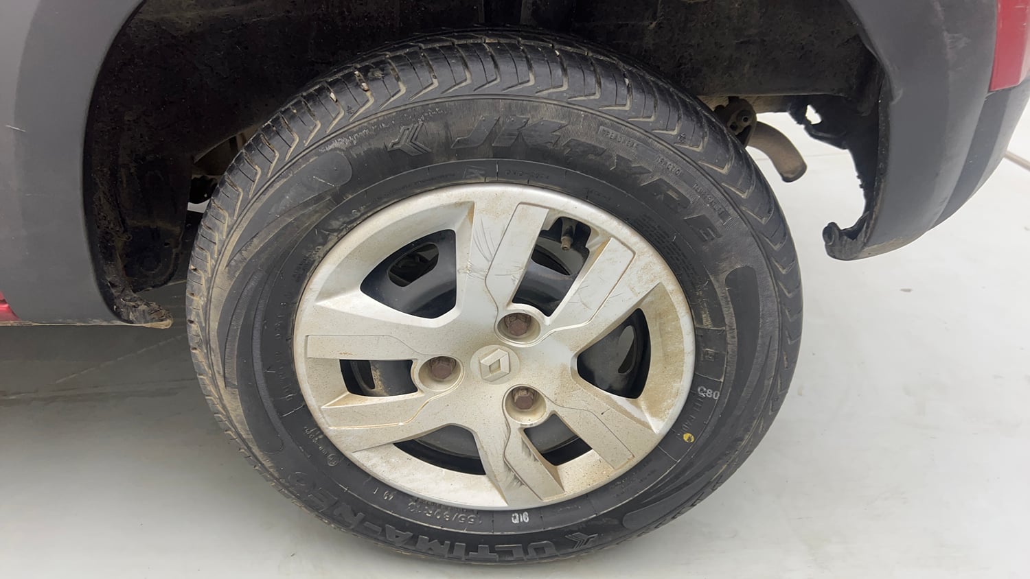 Used 2018 Renault Kwid 1.0 RXT AMT Opt Petrol Automatic tyres LEFT REAR TYRE RIM VIEW